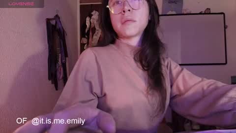 Snapshot of emily_pearl_ chatting on July 2026 11:18:02 PM emily_pearl_ online show from July 2026 11:18:02 PM