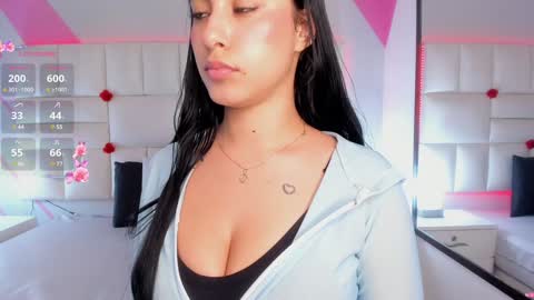 Snapshot of emily_roux chatting on January 2025 04:47:01 AM  EMILY  online show from January 2025 04:47:01 AM