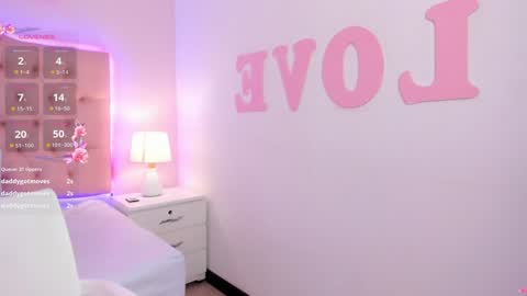 Snapshot of emily_roux chatting on January 2025 06:25:01 PM  EMILY  online show from January 2025 06:25:01 PM