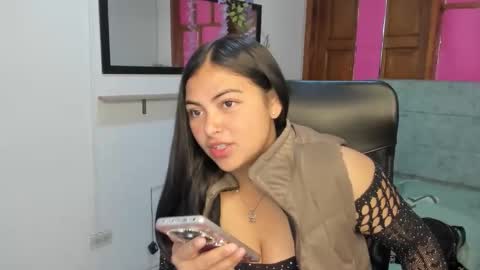 Snapshot of emily_simt_ chatting on April 2026 12:43:01 PM Emily Simt online show from April 2026 12:43:01 PM