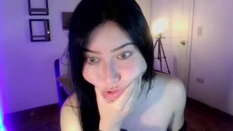 Snapshot of emily_swan_04 chatting on February 2025 02:17:02 AM Emily  Swan online show from February 2025 02:17:02 AM