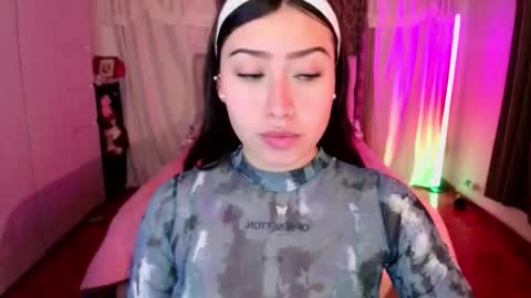 Snapshot of emily_swan_04 chatting on January 2026 02:49:01 AM Emily Swan online show from January 2026 02:49:01 AM