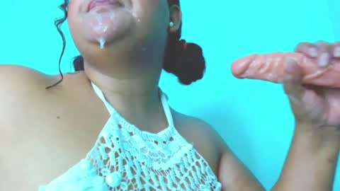 Snapshot of emily_sweet_23 chatting on April 2026 09:23:01 PM Liss online show from April 2026 09:23:01 PM