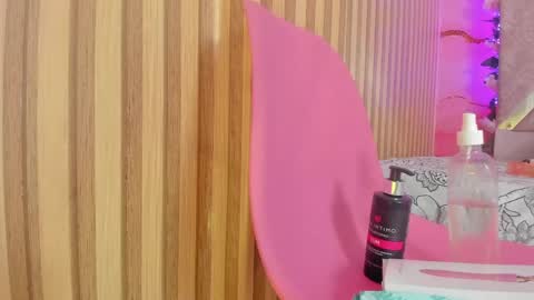 emily_velvet_ online show from April 2026 06:23:01 PM