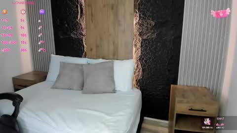 Snapshot of emily_villamil_ chatting on December 2024 11:29:02 PM Emi online show from December 2024 11:29:02 PM