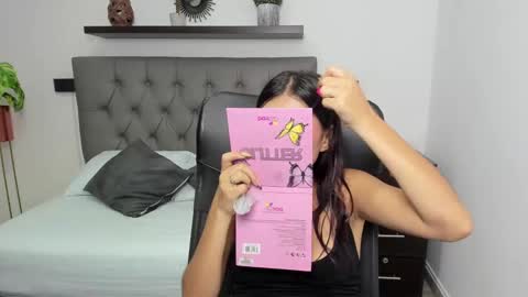 Snapshot of emily_villamil_ chatting on January 2025 12:57:02 PM Emi online show from January 2025 12:57:02 PM