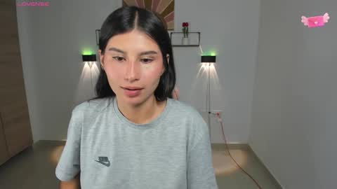 Snapshot of emily_villamil_ chatting on October 2025 09:23:01 PM Emi online show from October 2025 09:23:01 PM