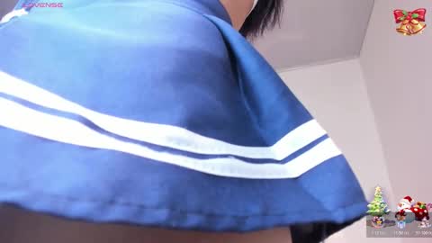 Snapshot of emily_villamil_ chatting on December 2025 05:29:01 PM Emi online show from December 2025 05:29:01 PM