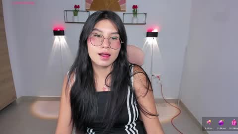 Snapshot of emily_villamil_ chatting on April 2026 09:20:02 PM Emi online show from April 2026 09:20:02 PM