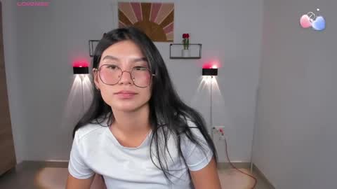 Snapshot of emily_villamil_ chatting on April 2026 10:15:02 PM Emi online show from April 2026 10:15:02 PM