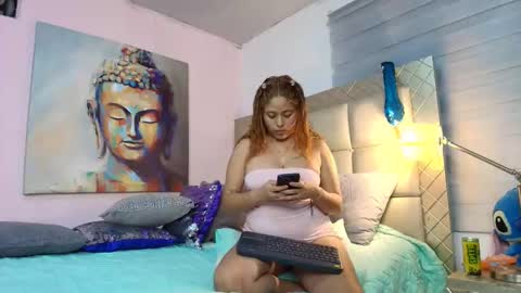 Snapshot of emily_zafiro chatting on March 2026 02:15:02 AM EMILY online show from March 2026 02:15:02 AM