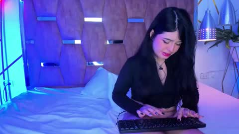 Amily  Andrew online show from November 2025 05:39:02 AM