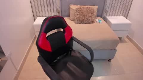  E M Y L Y  online show from March 2026 12:44:02 PM