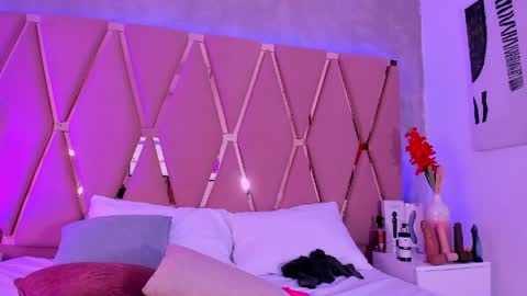 Snapshot of emilyblack_1 chatting on April 2026 01:43:01 AM Emily online show from April 2026 01:43:01 AM