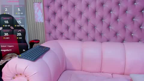 Emily online show from December 2025 04:27:01 PM