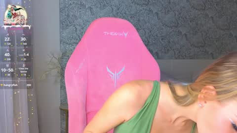 Snapshot of emilydancee chatting on December 2024 05:44:02 PM emilydancee online show from December 2024 05:44:02 PM