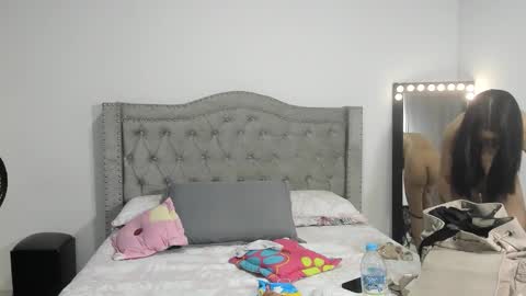 Camila online show from November 2025 06:08:02 PM