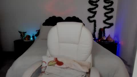  Emily Dolshe  online show from December 2025 02:47:01 PM