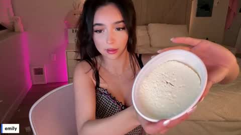 Snapshot of emilyfawn chatting on September 2025 03:06:02 AM emilyfawn online show from September 2025 03:06:02 AM