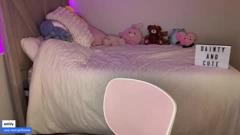 Snapshot of emilyfawn chatting on September 2025 03:30:01 AM emilyfawn online show from September 2025 03:30:01 AM