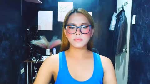 Snapshot of emilyhotasian chatting on April 2026 08:59:01 AM emilyhotasian online show from April 2026 08:59:01 AM