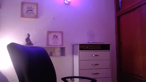 Emily Jang online show from February 2025 06:38:02 AM