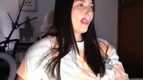 Emily Jang online show from October 2025 06:39:01 PM