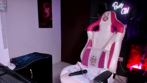 Snapshot of emilyjhonson_1 chatting on November 2025 01:33:02 PM Emily Jhonson online show from November 2025 01:33:02 PM