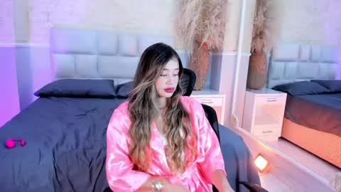 Snapshot of emilyjohnsoon_ chatting on April 2026 02:40:02 PM EmilyJhonson online show from April 2026 02:40:02 PM