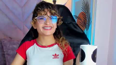 Snapshot of emilyjonesss_ chatting on March 2026 08:15:02 PM Emilyjonnes online show from March 2026 08:15:02 PM