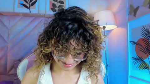 Snapshot of emilyjonesss_ chatting on March 2026 08:14:01 PM Emilyjonnes online show from March 2026 08:14:01 PM