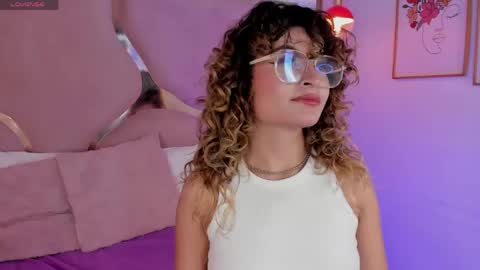 Snapshot of emilyjonesss_ chatting on May 2026 04:19:01 AM Emilyjonnes online show from May 2026 04:19:01 AM