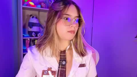 Snapshot of emilykarterr chatting on May 2026 03:20:01 PM VALEEEN online show from May 2026 03:20:01 PM
