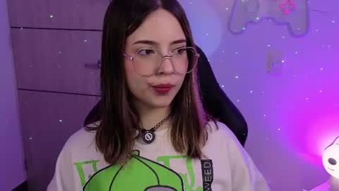 Snapshot of emilykarterr chatting on June 2026 02:48:02 PM VALEEEN online show from June 2026 02:48:02 PM