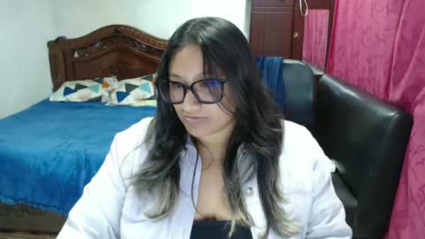 Snapshot of emilylove14 chatting on November 2025 04:37:01 AM Emily Cortez online show from November 2025 04:37:01 AM