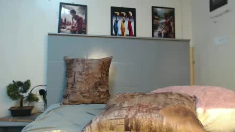 Emilly online show from February 2025 10:31:01 PM