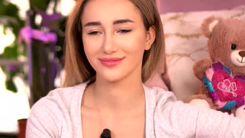 Emily online show from September 2025 05:07:01 AM