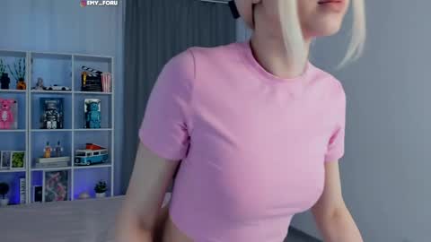 Hey i am  Emily     am -  pm online show from May 2026 05:10:01 PM