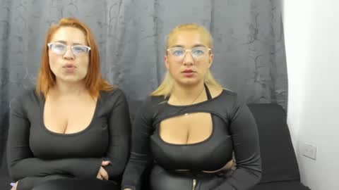 Snapshot of emilyriskhot chatting on February 2025 10:40:02 PM emily  friends online show from February 2025 10:40:02 PM