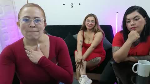 Snapshot of emilyriskhot chatting on December 2025 05:26:01 AM emily friends online show from December 2025 05:26:01 AM