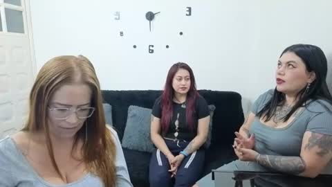 Snapshot of emilyriskhot chatting on June 2026 05:06:02 PM emily friends online show from June 2026 05:06:02 PM