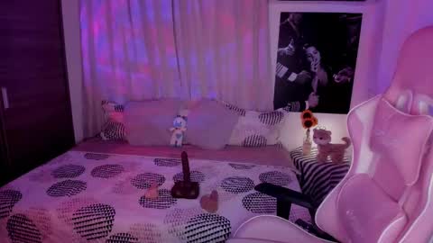 Snapshot of emilyrosss_ chatting on January 2025 04:58:02 AM EMILY online show from January 2025 04:58:02 AM