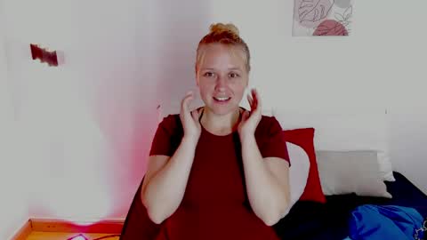 Snapshot of emilysumer chatting on May 2026 10:28:01 PM Summer 3 online show from May 2026 10:28:01 PM