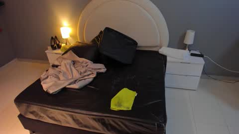 Snapshot of emilytowzen chatting on March 2026 02:04:02 AM EMILY online show from March 2026 02:04:02 AM