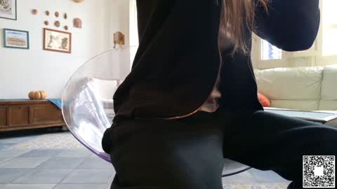 Emily ----  online show from December 2024 08:52:01 AM