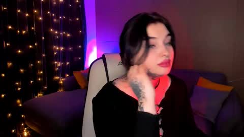 Emily online show from November 2025 08:14:01 AM