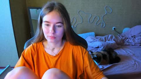 Snapshot of emilyy____ chatting on April 2026 11:00:02 AM Emily online show from April 2026 11:00:02 AM