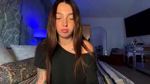 Snapshot of emilyyyt chatting on April 2026 10:12:02 PM Emily online show from April 2026 10:12:02 PM