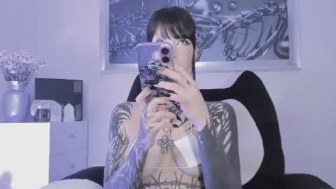 ELLE DANIELLE online show from June 2026 05:01:01 AM