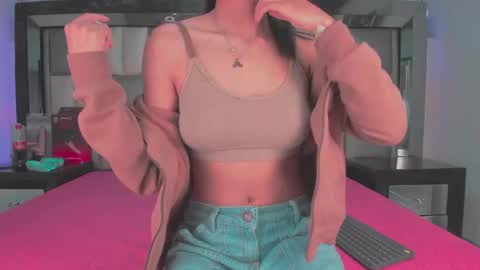 emma__js_ online show from September 2025 11:34:02 AM